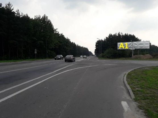 Фото рекламної площини за адресою М-10 Західний обхід м. Львова, навпроти Fujikra та АЗС ОККО рух в напрямку с. Рудно та м. Львів (лівий)