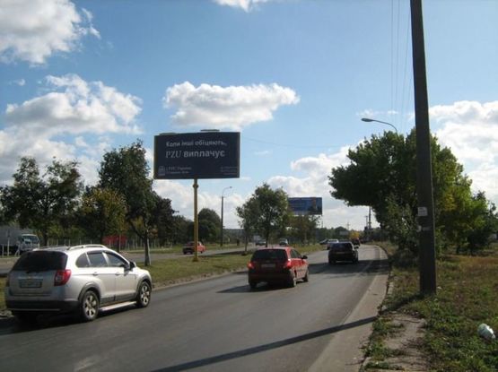 Фото рекламной плоскости по адресу Карпенка Карого, №2(розподільча смуга, район ресторану Срібні Лелеки, автоконцерну Мітцубісі)