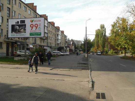 Фото рекламной плоскости по адресу Б-р 50-ти років Перемоги,буд 107 (напрямок з центру)