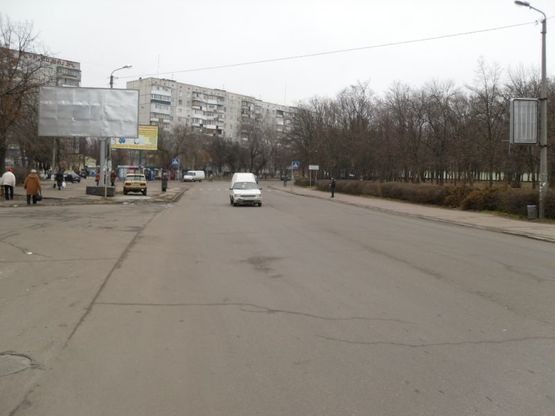 Фото рекламной плоскости по адресу Вул. Гординського біля ТРЦ "Вега" та супермаркету "Сільпо"