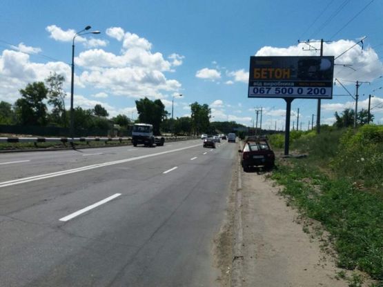 Фото рекламної площини за адресою пр. Повітрофлотський, другий зі спуску  з Кільцевої в сторону АЕ Київ-Волинський