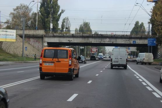 Фото рекламної площини за адресою вул. О.Теліги вул. Дегтярівська в напрямку метро Дорогожичі
