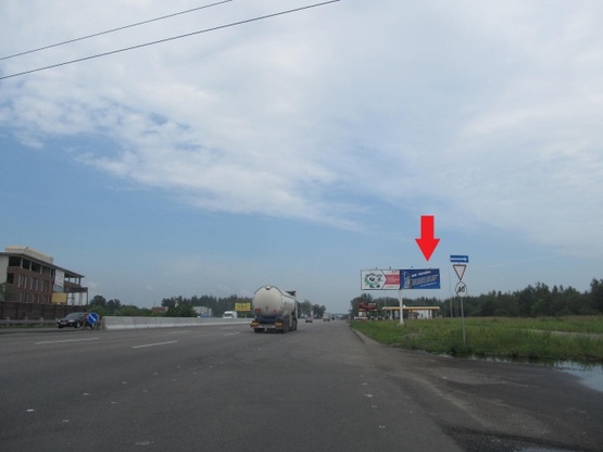 Фото рекламної площини за адресою Одесская трасса, в направлении г.Киев, перед заправкой Shell,8км+900метров, правая