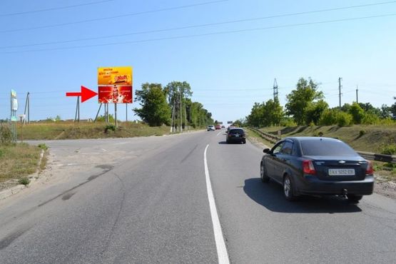 Фото рекламной плоскости по адресу Дергачи-ул. Железнодорожная возле фабрики "Амкор"-низ