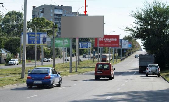 Фото рекламной плоскости по адресу 016А,вул. Робоча, 10 (на розділовій смузі)
