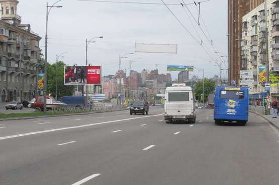 Фото рекламної площини за адресою Голосіївський просп., 48: зупинка гр.транспорту "Деміївський провулок" (в напр. Московської пл. )