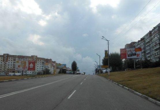 Фото рекламной плоскости по адресу м. Обухів, вул.. Київська, 121  (в''їзд в Обухів з Києва)