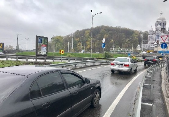 Фото рекламной плоскости по адресу Наводницкий путепровод съезд на Дружбы Народов бул.