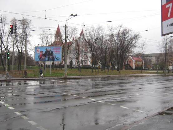 Фото рекламної площини за адресою вул. Курнатовського/Стальського (виїзд з вул. Братиславська на бул. Перова)