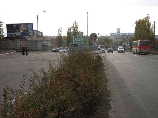 Фото рекламной плоскости по адресу Вул. Київська (біля автосалону BOSH)