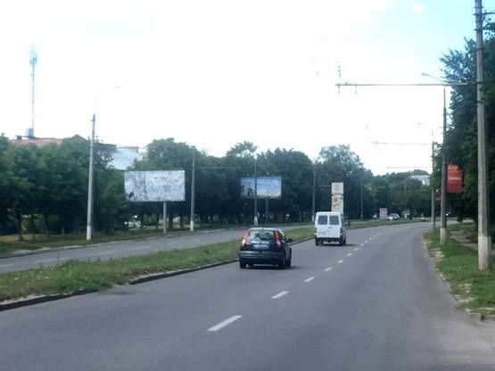 Фото рекламной плоскости по адресу вул. Кн. Володимира (вул.Надрічна,74 напрямок в центр) + 400 грн поклейка