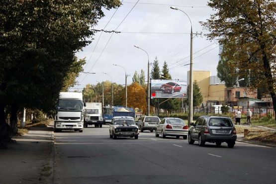 Фото рекламної площини за адресою вул.Тернопільська. неподалік: автостоянка, завод"Радіозавод" (в центр)