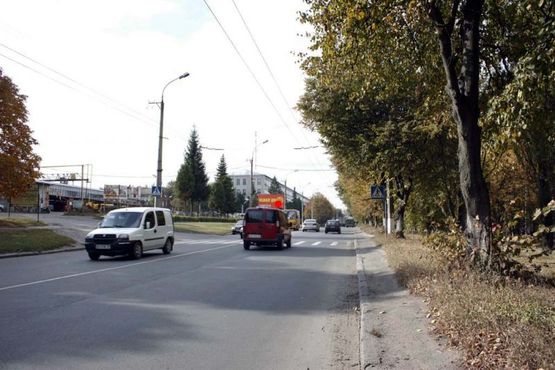 Фото рекламної площини за адресою вул.Тернопільська. неподалік: автостоянка, завод"Радіозавод" (від центру)