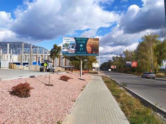 Фото рекламной плоскости по адресу с. СофіЇвська Борщагівка вул. Соборна, 140, зупинка ЖК Европейка вїзд  до магазину Сільпо