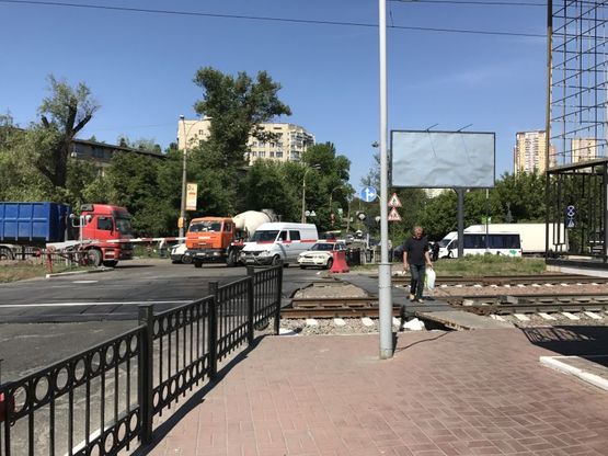 Фото рекламної площини за адресою проспект Науки, 2.1 (жд переїзд з Науки в сторону шоссе зліва)