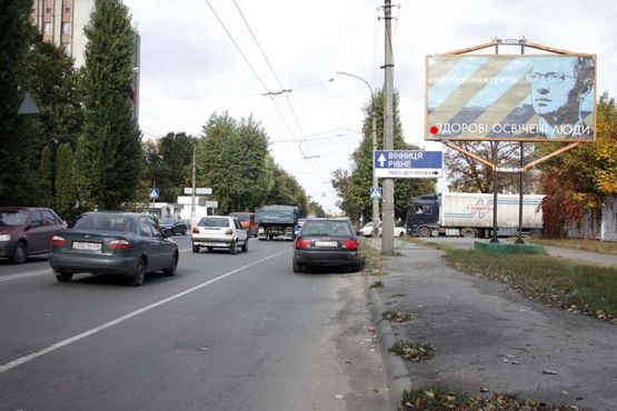 Фото рекламной плоскости по адресу вул.Кам'янецька - вул.Тернопільська. неподалік: університет, бібліотека, супермаркет "Фуршет", автостанція, зупинка (в центр)