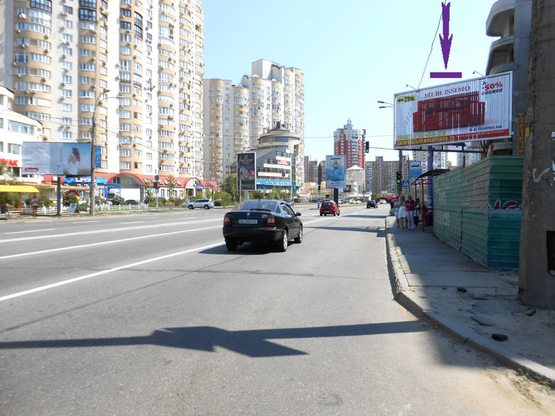 Фото рекламной плоскости по адресу Днепровская Набережная, напротив суп-та "Новус", на светофоре,направление на пр. Бажана