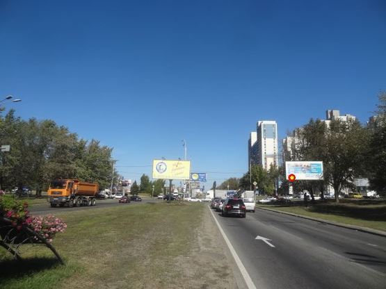 Фото рекламної площини за адресою Богатырькая ул. 2- Герoев Днепра ул.