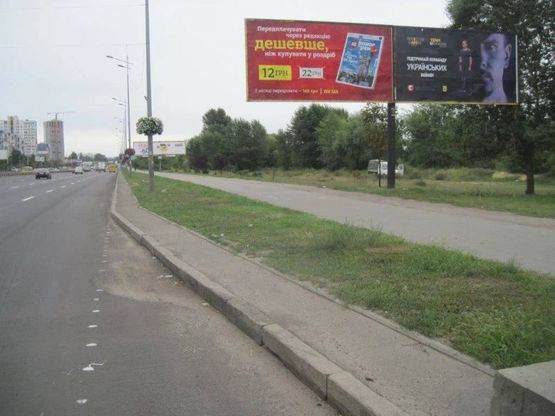 Фото рекламной плоскости по адресу Бажана 5 из центра правый