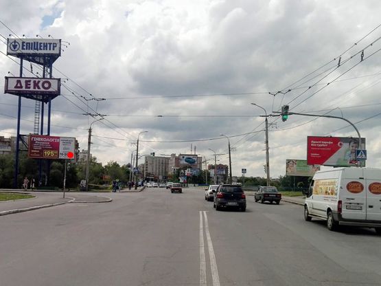 Фото рекламної площини за адресою перехрестя вул.М.Рибалка - "нова дорога". неподалік: ТРЦ "Оазис", "Епіцентр" (центр)