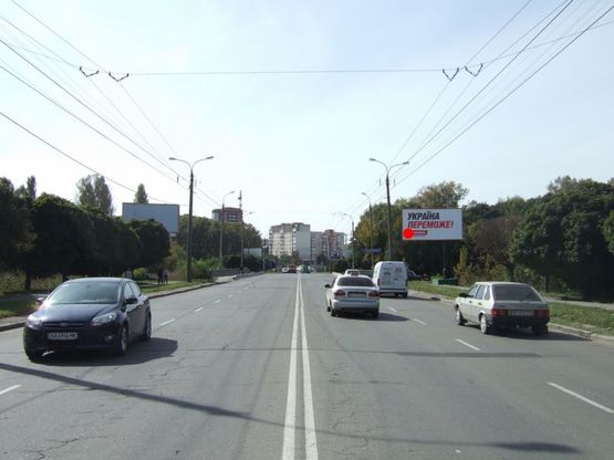 Фото рекламної площини за адресою вул.Свободи, мост через р.П.Буг. неподалік: автосалон "Ниссан" (центр)