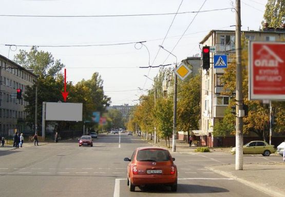 Фото рекламной плоскости по адресу 046Б,вул. Б. Хмельницького, 12, на перехресті з просп. П. Калнишевського (Косіора), біля світлофору