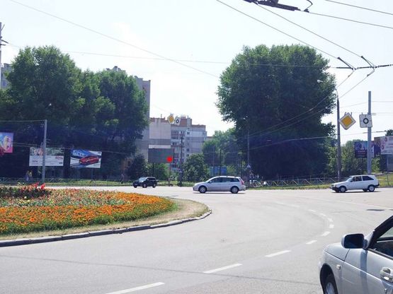 Фото рекламной плоскости по адресу кільце пр.Миру - Старокостянтинівське шосе. неподалік: супермаркет "Сільпо", магазини автозапчастин, авторинок, автосалони "БМВ", "Мерседес", "Опель", "Рено", "Хюндай", "Шкода" та інші, офіційний сервіс "БОШ" (в центр)