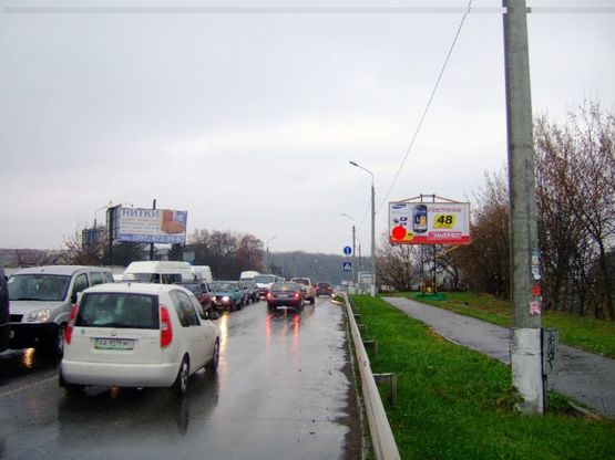 Фото рекламної площини за адресою перехрестя вул.Толстого - вул.Ланова. неподалік: велика стоянка (від центру, на ринки)