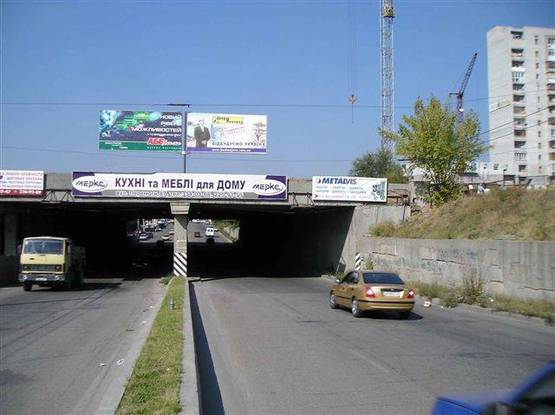 Фото рекламной плоскости по адресу вул.Перемоги - Вознесенівський ринок-міст, напрямок руху до ринку, права площина