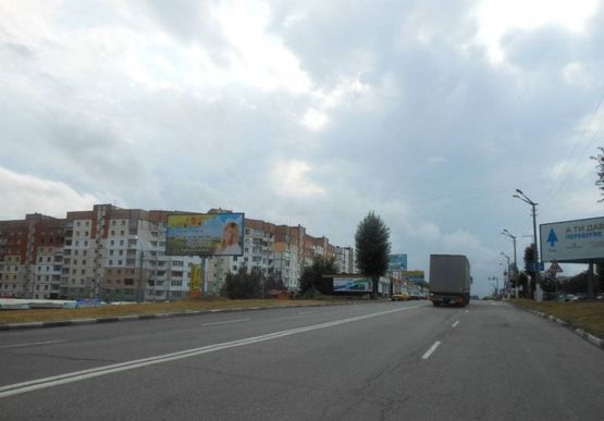 Фото рекламной плоскости по адресу м. Обухів, вул. Київська,168, біля ринку "Піщаний" та житлового комплексу "Нектарний"