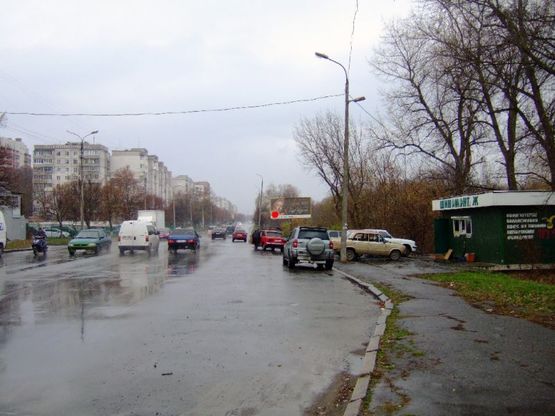 Фото рекламної площини за адресою вул.Прибузька - Старокостянтинівське шосе (за шиномонтажем). неподалік: автостоянка, шиномонтаж, АЗК, супермаркет "Вопак", непродовольчий ринок (в центр)