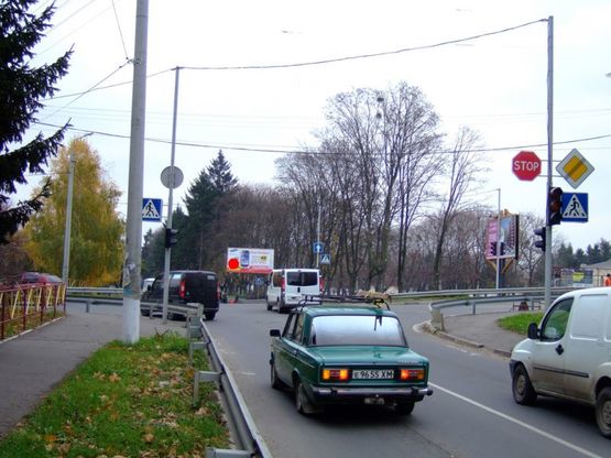 Фото рекламной плоскости по адресу перехрестя вул.Пушкіна - вул.Грушевского. (центр)