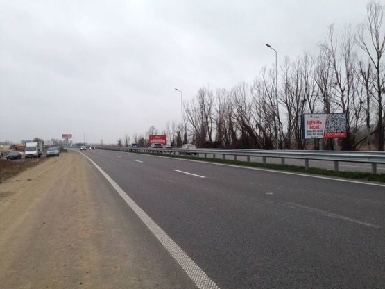 Фото рекламной плоскости по адресу Дніпровське шосе, за Мега Маркетом, напротив центра "Аракс-Ходесеевка", "Киев-Обухов", км 24+250 право