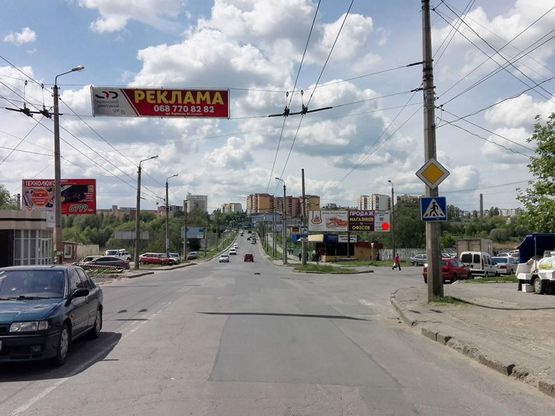 Фото рекламної площини за адресою вул.П.Мирного (ТРЦ "Агора"). неподалік: СОЦ "Бульдозер", ТРК "Агора", багатоповерхова забудова- массова (від центру) [праве вухо]