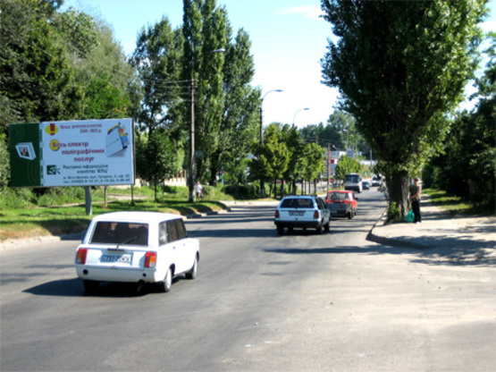 Фото рекламной плоскости по адресу Вул. Київська, буд. 101 (біля кафе "Карс")