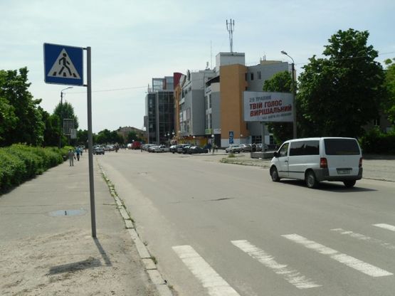 Фото рекламной плоскости по адресу Вул. Гординського біля ТРЦ "Вега" та супермаркету "Сільпо"