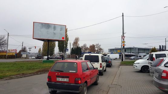 Фото рекламної площини за адресою перехрестя пр.Миру-вул.Трудова та Вінницького шосе. неподалік: авторинок, автосалони всіх відомих брендів, кілька АЗС, Автовокзал №1 (до/від центру)