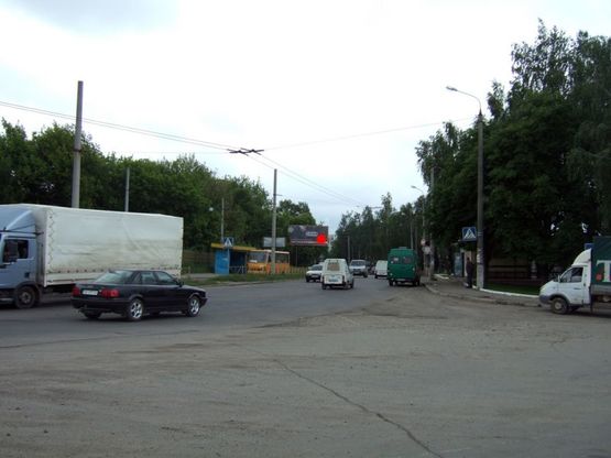 Фото рекламної площини за адресою вул.Купріна - вул.Раскової (зупинка). неподалік: міське ДАІ, зупинка, автосалон ваз, продовольчий оптовий ринок "ДУБОВО" (в центр)