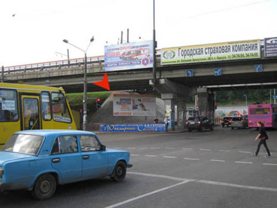 Фото рекламной плоскости по адресу Атамана Головатого левый (под мостом)