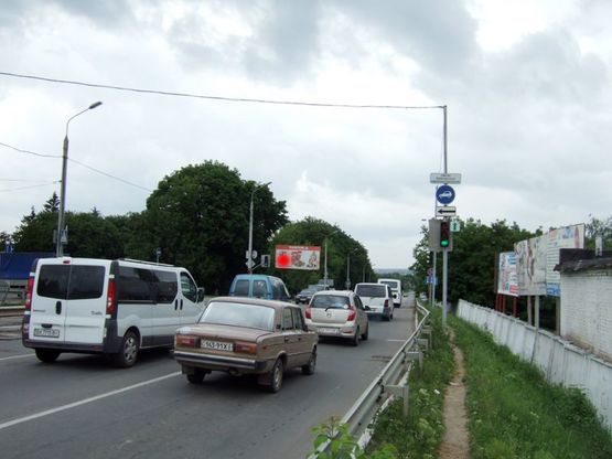 Фото рекламної площини за адресою вул.Толстого - вул.Грушевського (зі сторони КПП). неподалік: велика стоянка (від центру)