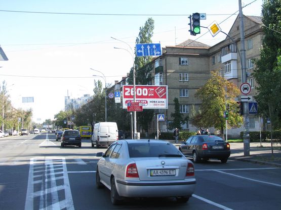 Фото рекламної площини за адресою Миру пр., 7/Чупринки Григорія, вул., 6 100м до Ленінградської пл.