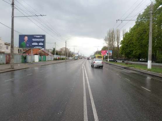 Фото рекламної площини за адресою ул.Комарова, 3