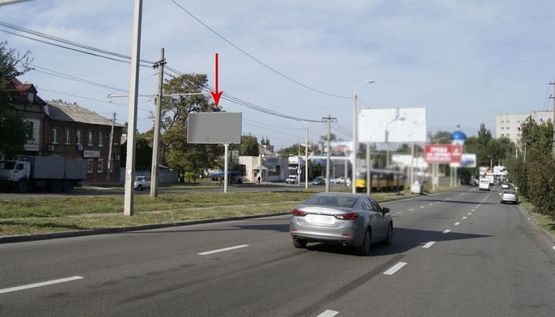 Фото рекламної площини за адресою 016Б,вул. Робоча, 10 (на розділовій смузі)