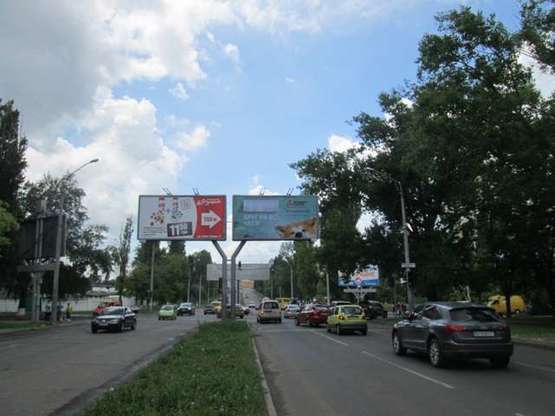 Фото рекламной плоскости по адресу пр-т Ак.Глушко, 25 - ул. Ильфа и Петрова Чебурашка (на МакДональдс)