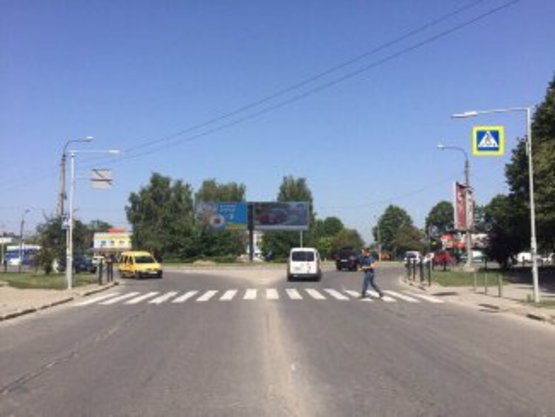 Фото рекламной плоскости по адресу Мазепи -Довженка кільце лівий