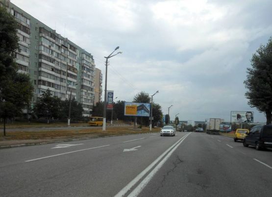 Фото рекламной плоскости по адресу м. Обухів, вул..Київська, 117, перед поворотом до супермаркета "Велмарт"