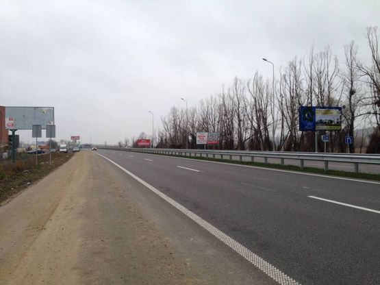Фото рекламної площини за адресою Дніпровське шосе, за Мега Маркетом, напротив центра "Аракс-Ходесеевка", "Киев-Обухов", км 24+100 право