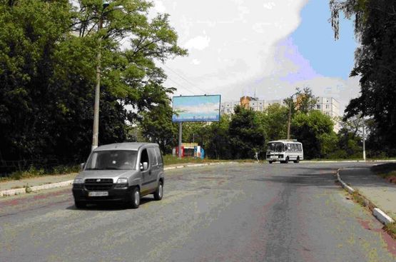 Фото рекламной плоскости по адресу ул. Соборная, 68, (центральная улица города)  от жилмассива Заречье, в центр