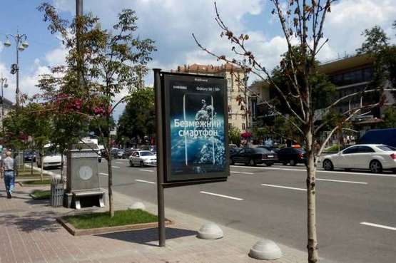 Фото рекламной плоскости по адресу Хрещатик вул., 34 (магазин "Grand Gallery")