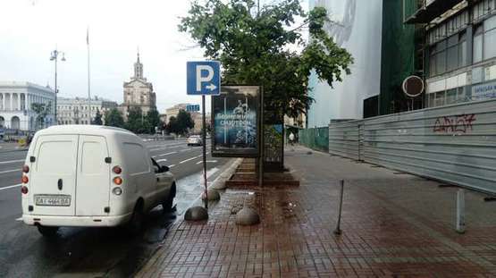 Фото рекламной плоскости по адресу Хрещатик вул., 16 ("Юнітрейд", "Райффайзенбанк") (№1)
